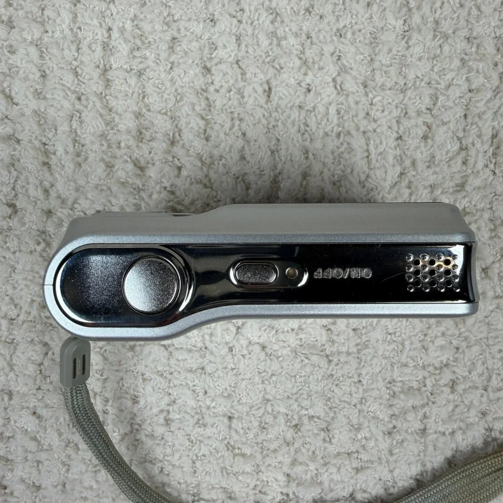 Nikon Coolpix L3 Silver 5.1MP 3x Optical Zoom Vintage Digital Camera Y2K READ